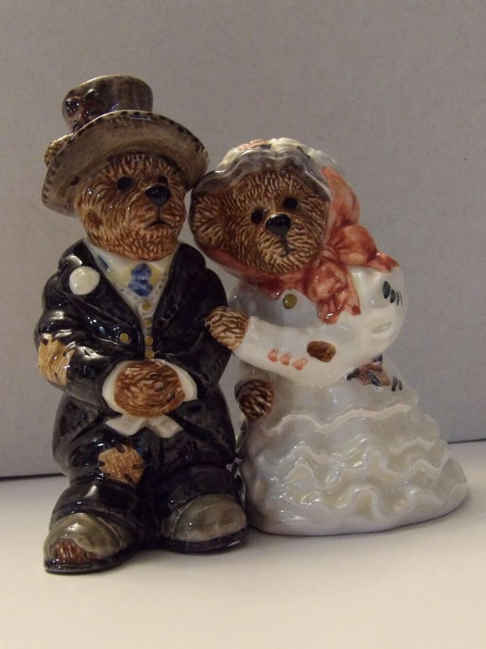 Bearware Pottery | Wedding Salt & Pepper Shaker } EUC